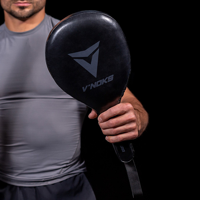 V'Noks Boxing Machine боксерська ракетка з натуральної шкіри, 41×20×6 см, тренувальні лапи для тренера 2 шт Київ - фото 9