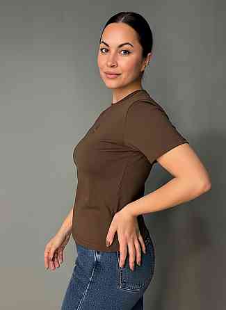 Футболка жіноча A-N 911-21 з аплікацією камінців силует замка базова one size, коричневий, one size Київ