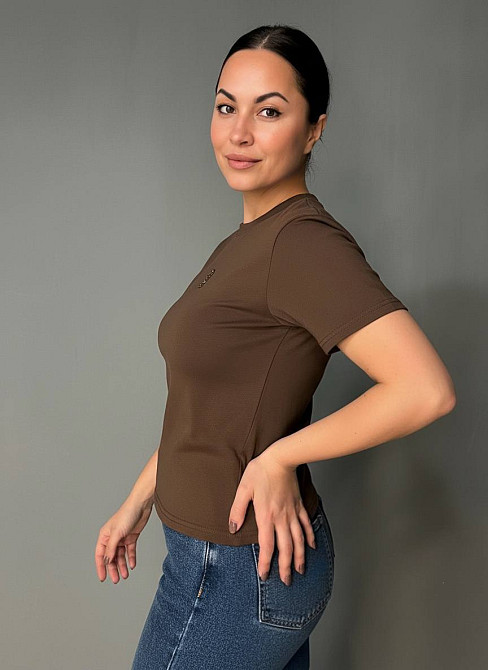 Футболка жіноча A-N 911-21 з аплікацією камінців силует замка базова one size, коричневий, one size Київ - фото 5