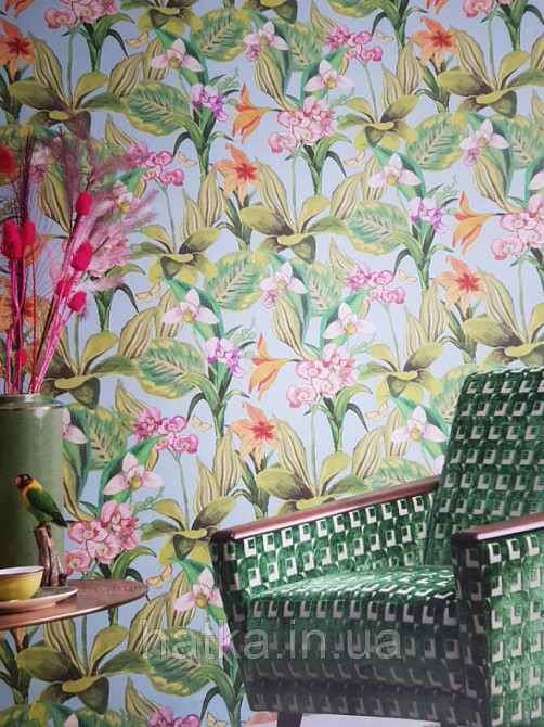 Шпалери вінілові Decoprint Breeze листя метелики квіти орхідеї лілії червоні бузкові на блакитному 0.53х10 м Київ - фото 1