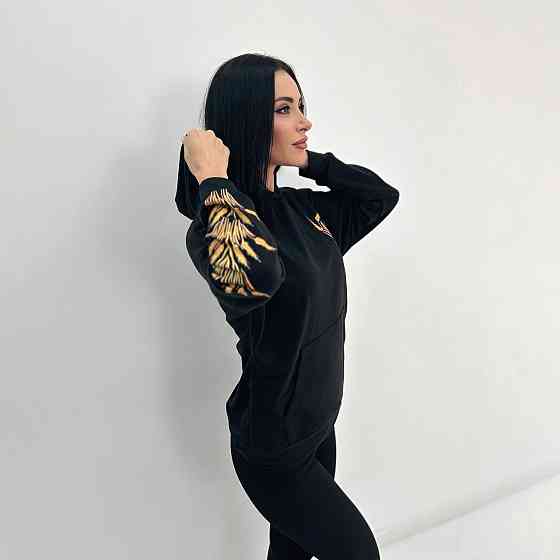 Демисезонный женский худи с принтом 