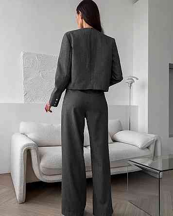 Женский лаконичный костюм с укороченным жакетом на подкладке и широкими брюками кашемир. Серый, 4244 Одесса