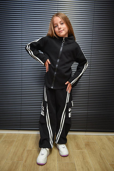 Дитячий чорний спортивний костюм для дівчинки з лампасами 120,130,140,150,158 Миколаїв - фото 1