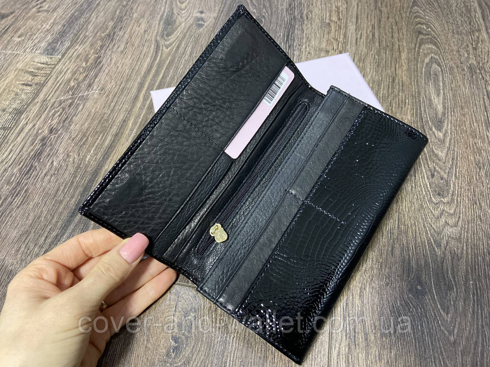 Чорний лаковий жіночий гаманець з натуральної шкіри на магнітній фіксації Marco Coverna Київ - фото 4