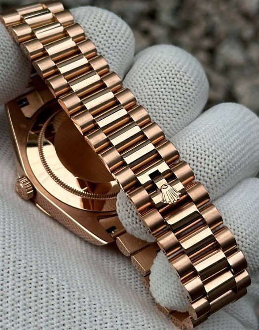 Швейцарський годинник Rolex Day-Date 40 Everose Gold Київ - фото 3