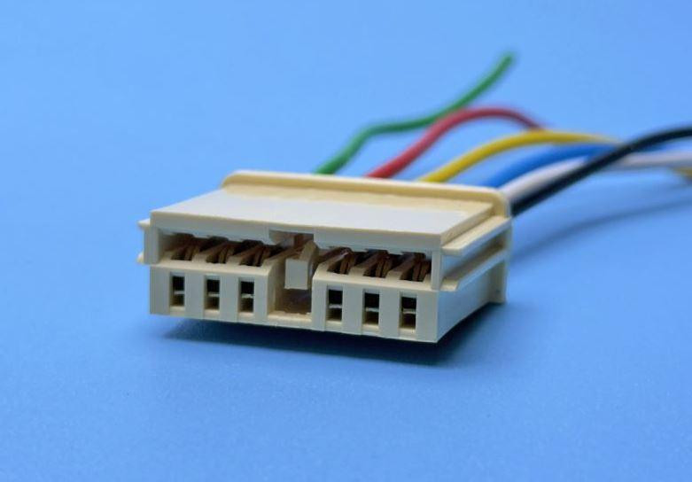 Разъем заднего фонаря ВАЗ 2105-2108 с проводом (пр-во Украина) Харьков - изображение 1