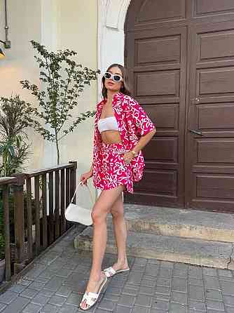 Женский легкий принтованный костюм двойка: рубашка и шорты турецкая креп-жатка Малиновый, 46 Одесса