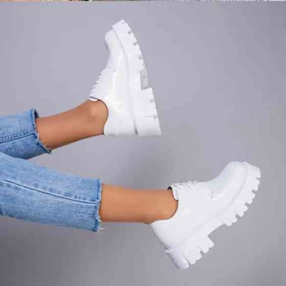 Жіночі лакові Білі Броги Туфлі Оксфорди на Танкетці Шкіряні Мокасини (розміри: 36,37,38,39,40,41) Дніпро