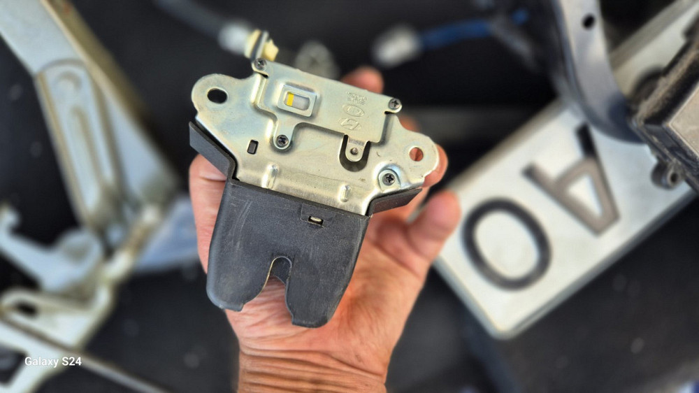 Kia Optima 2011–2015 Замок крышки багажника Киев - изображение 2