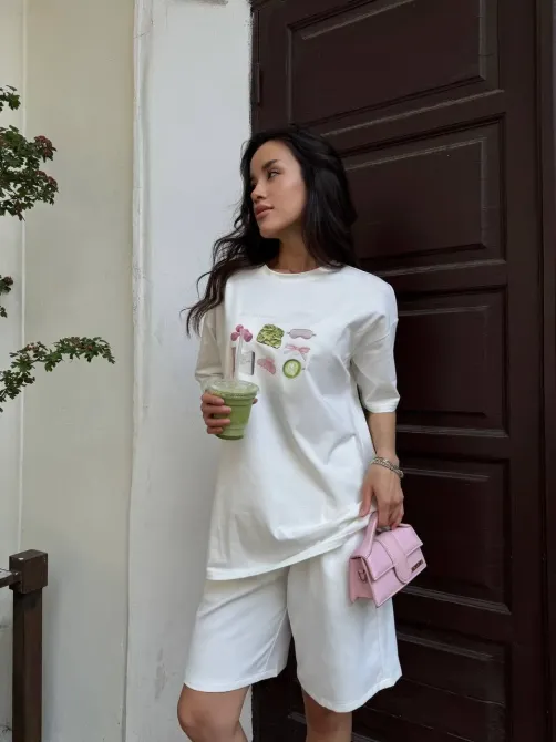 Базова оверсайз футболка з трендовими принтами Одеса - фото 17