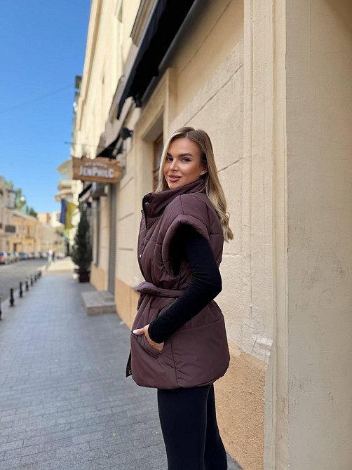 Жіноча тепла жилетка з поясом плащівка еммі на силіконі Шоколад, 46/48 Одеса - фото 3