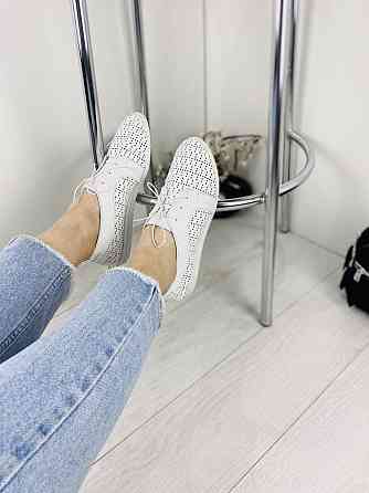 BOGATKO Мокасини жіночі з перфорацією білі з натуральної шкіри весна - літо BOGATKO 111 р. 38 Коломия