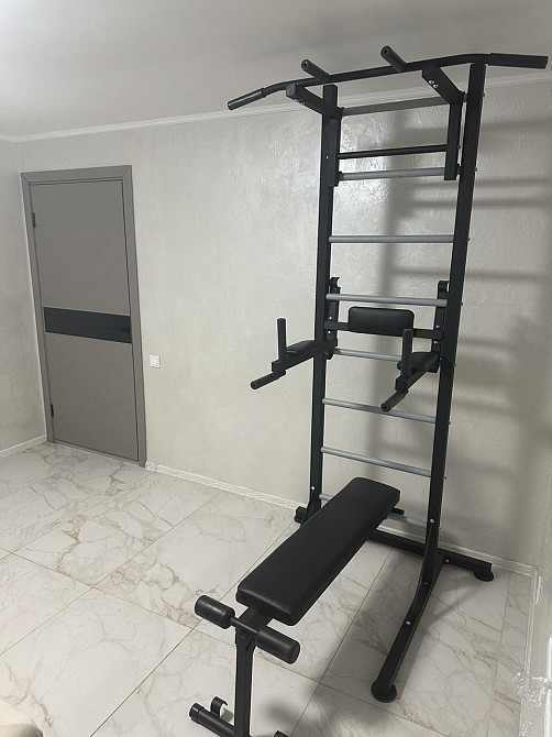 Надежная шведская стенка напольная до 120 кг металлическая передвижная с турником брусья скамья для пресса Каменское - изображение 7