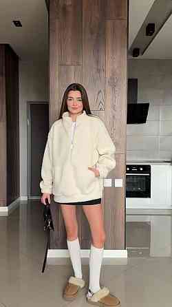 Жіночий теплий оверсайз худі зі змійкою з хутра баранчика Молочний Одеса