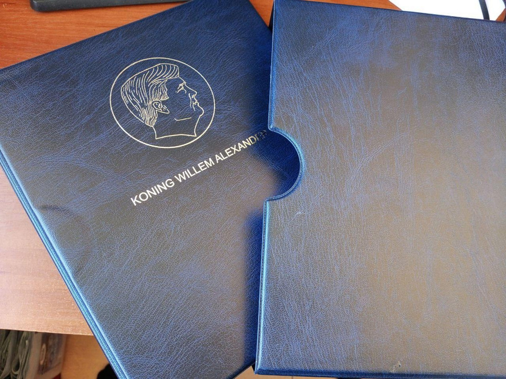 Альбом Importa KONING WILLEM ALEXANDER для монет Полтава - фото 1