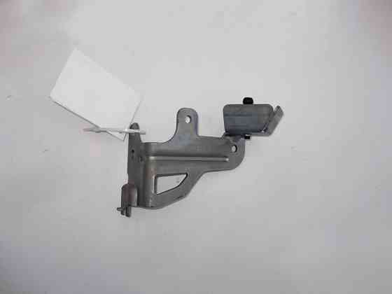 Mercedes-Benz  A2640101203 Правий кронштейн декоративної кришки двигуна M264 R4 1.5 2.0л E-Class W213 C238 C-Class W205 CLS C257 Одеса