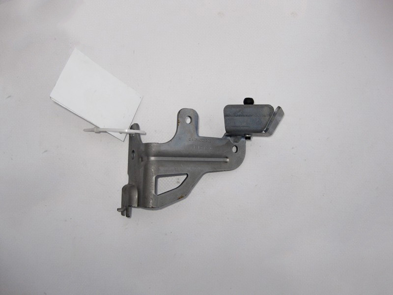 Mercedes-Benz  A2640101203 Правий кронштейн декоративної кришки двигуна M264 R4 1.5 2.0л E-Class W213 C238 C-Class W205 CLS C257 Одеса - фото 1