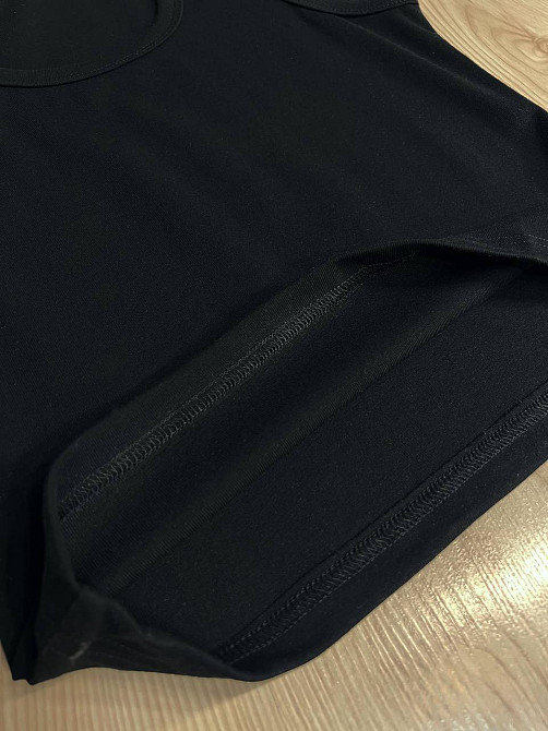 Майка женская A-N 25015 базовая трикотажная на широких бретелях с металлическим значком, черный, one size Киев - изображение 18