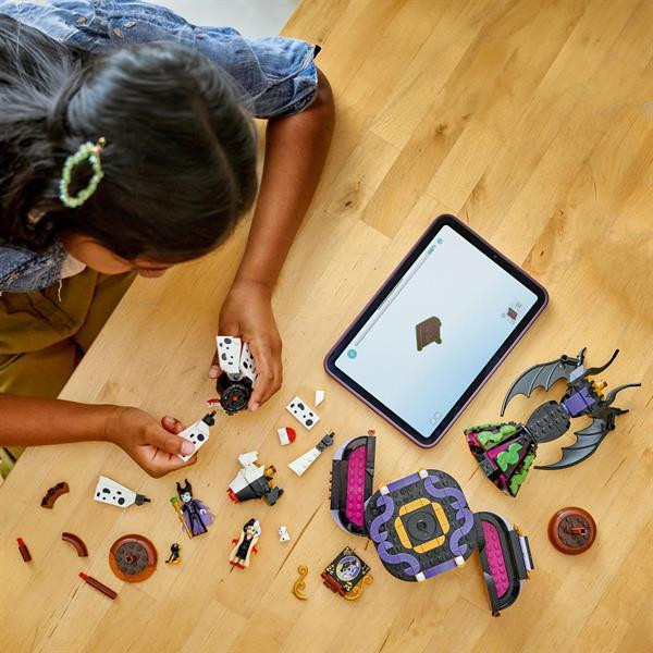 Конструктор LEGO Disney Villains Сукні Малефісенти та Лютелли де Віль 524 деталі (43262) Харків - фото 9