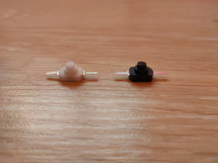 Кнопка маленька з фіксацією для ліхтариків Київ - фото 3