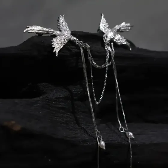 Брошь с птицами и цепочками – стильное серебристое украшение Киев