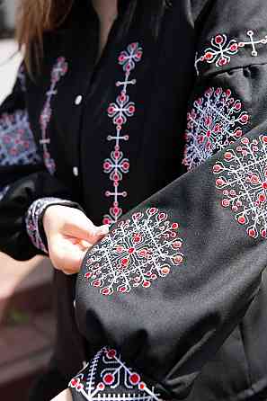 Жіноча вишиванка-сорочка з довгим рукавом лляна топ Київ