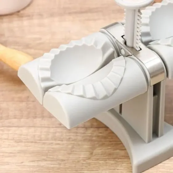 Машинка для лепки пельменей и вареников Коломия