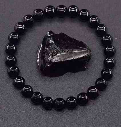 Браслет з оніксу 8 мм на резинці, чоловічий чорний браслет з натурального каменю Київ