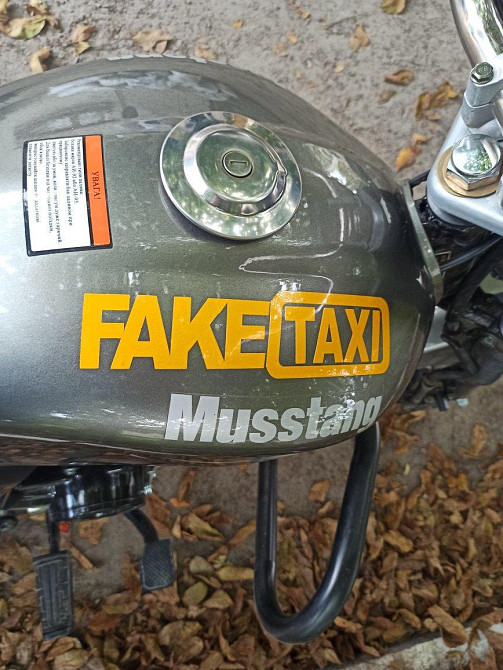 Наклейка FakeTaxi жёлтая светоотражающая на авто-м Киев - изображение 5