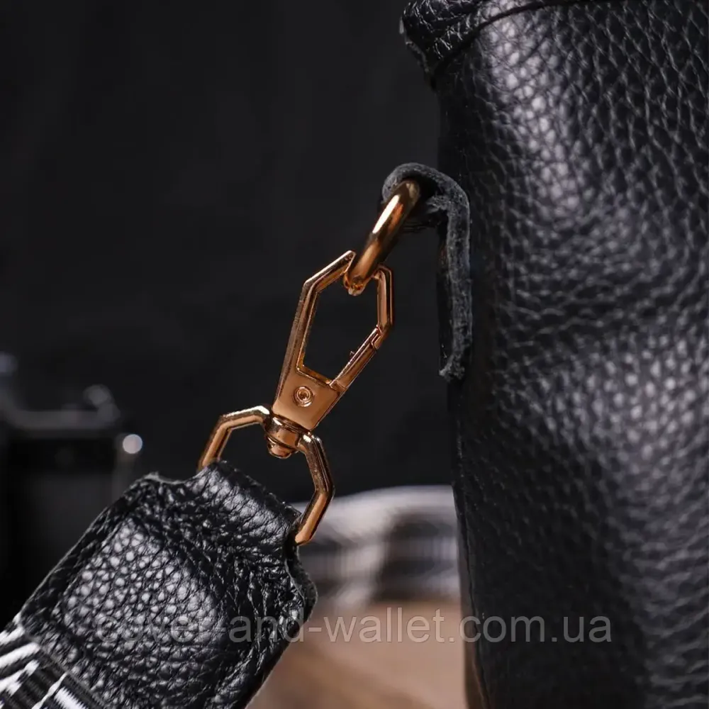 Небольшая женская сумка на плечо из натуральной кожи черного цвета Leather Collection Киев - изображение 7