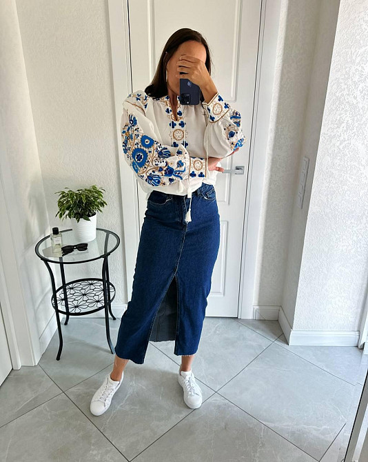 Женская современная вышиванка с голубо-желтой вышивкой и кисточками 80% хлопок, 20% полиэстер Одесса - изображение 5