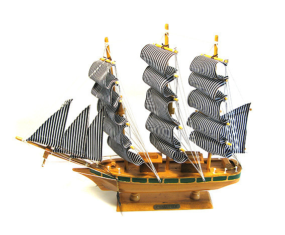 Вітрильник декоративний статуетка Київ - фото 1