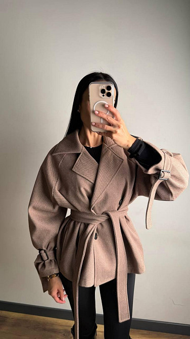 Женское трендовое пальто с двубортной застежкой на пуговицы и поясом Одесса - изображение 4