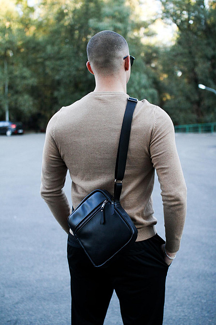 Сумка-мессенджер із натуральної гладкої шкіри, сумка через плече чоловіча (Чорна) Суми - фото 2
