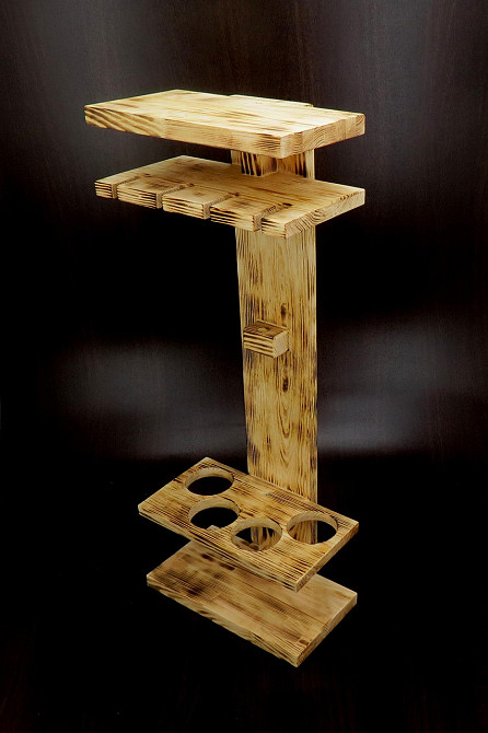 Настенная винная полка 