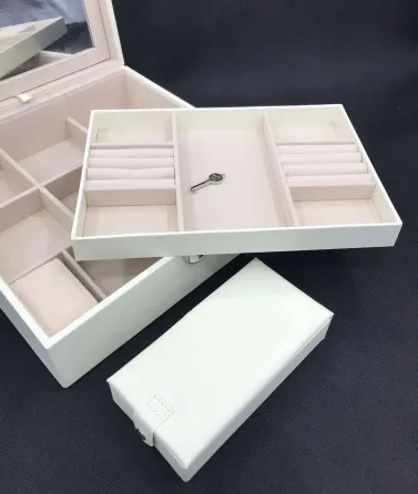 Шкатулка для украшений стеганая с большим откидывающимся зеркалом маленькая шкатулка внутри цвет слоновая кост Коломия