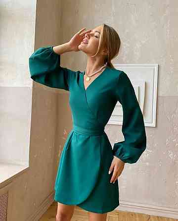 Женское романтичное мини платье на запах костюмка Зелёный Одесса