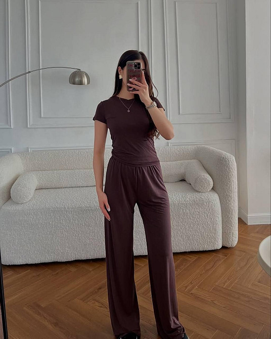 Жіночий базовий прогулянковий костюм-двійка: футболка та штани турецька віскоза Шоколад Одеса - фото 1
