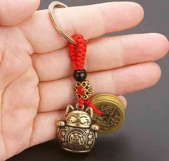 Брелок Lucky Fortune Cat с монетами пяти императоров. Брелок Кот Манэки-неко Киев