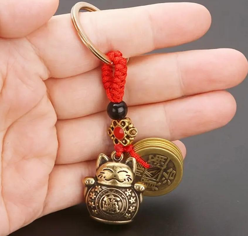 Брелок Lucky Fortune Cat с монетами пяти императоров. Брелок Кот Манэки-неко Киев - изображение 1