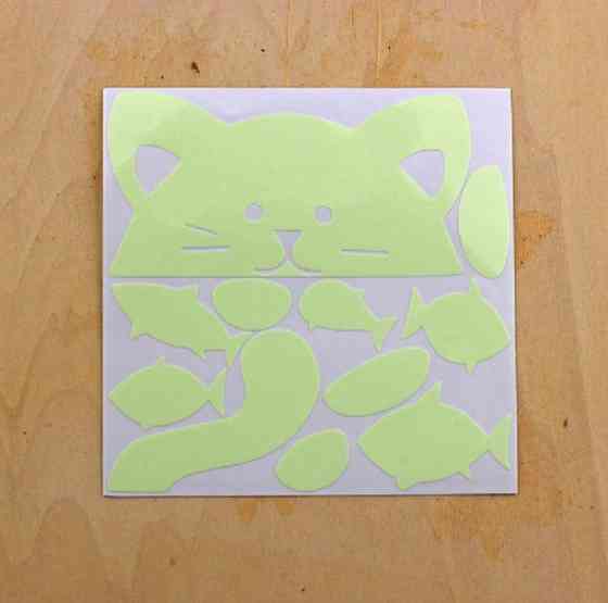 Фосфорна наклейка Кіт з рибками 11 на 9 см салатовий Київ