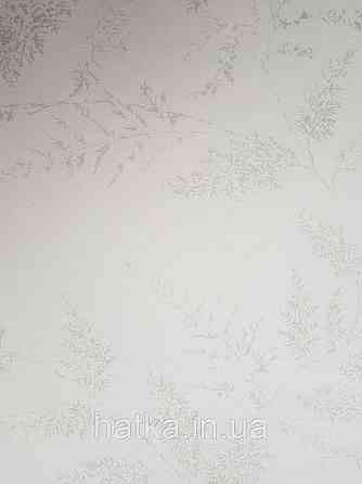 Шпалери флізелінові дитячі еко Lutece Tartine et Chocolat ніжні великі гілки листя світло сірі на білому Київ