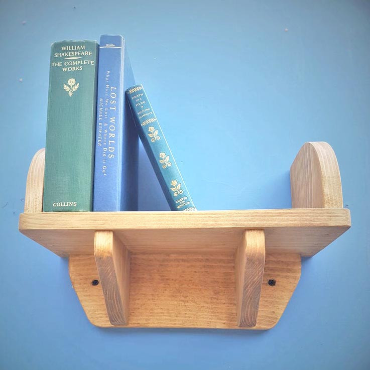 Настенная книжная полка 