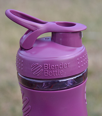 Шейкер спортивний (пляшка) BlenderBottle SportMixer Flip 20oz/590ml Plum Каменское - изображение 8