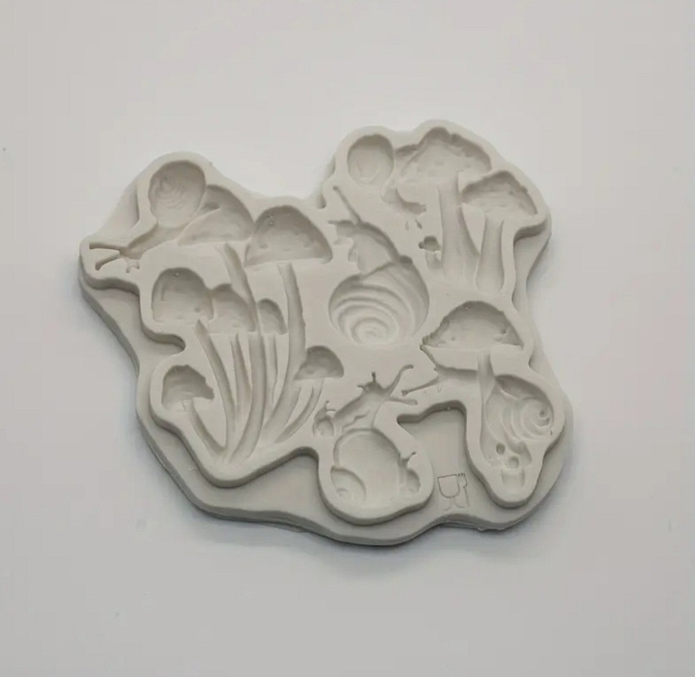 Молд силиконовый Грибы и улитки 87 на 82 мм серый Киев - изображение 3