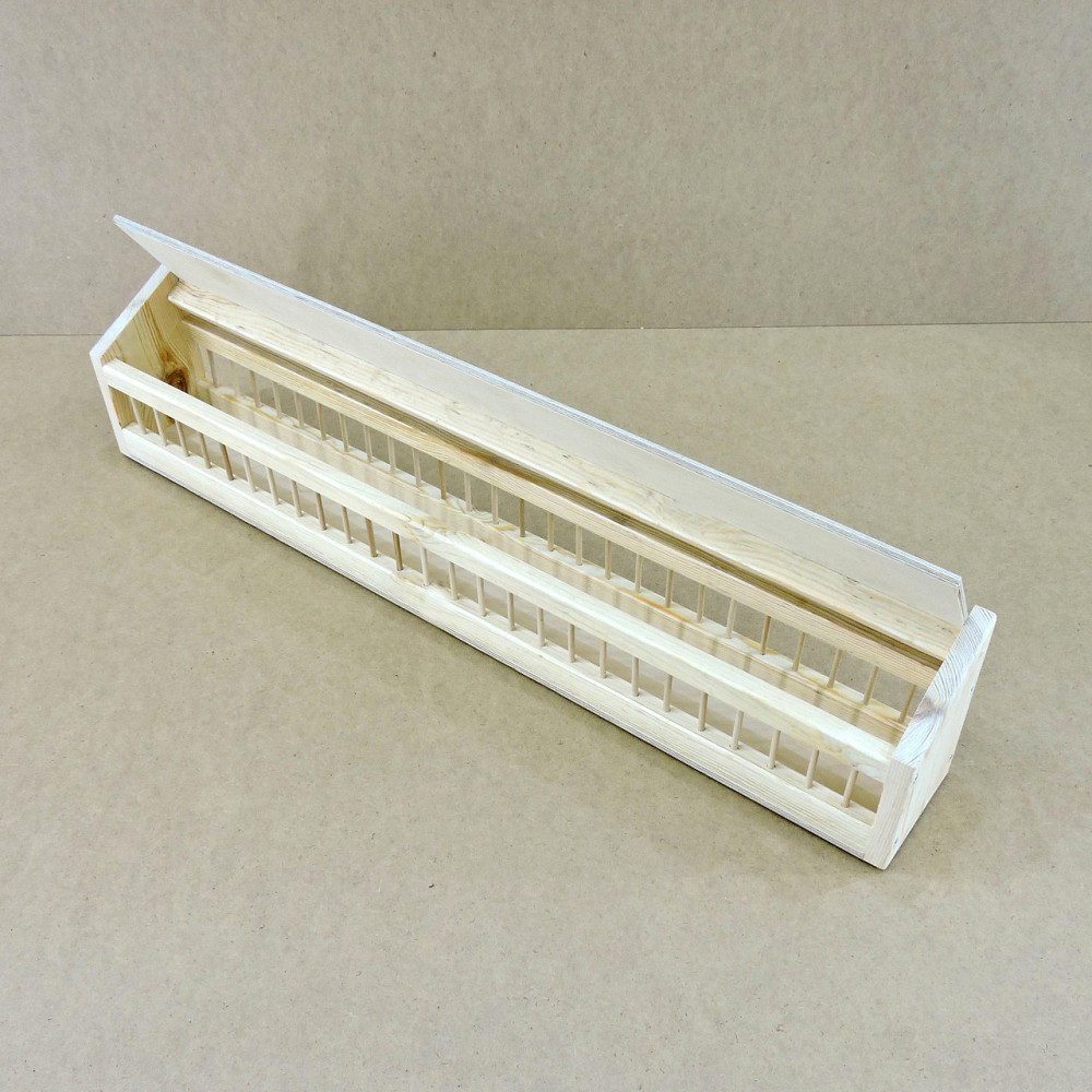 Деревянная кормушка для голубей 