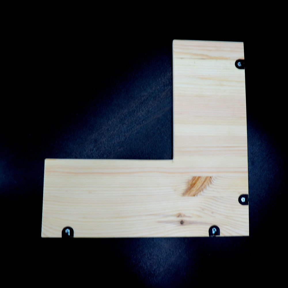 Угловая настенная полка 