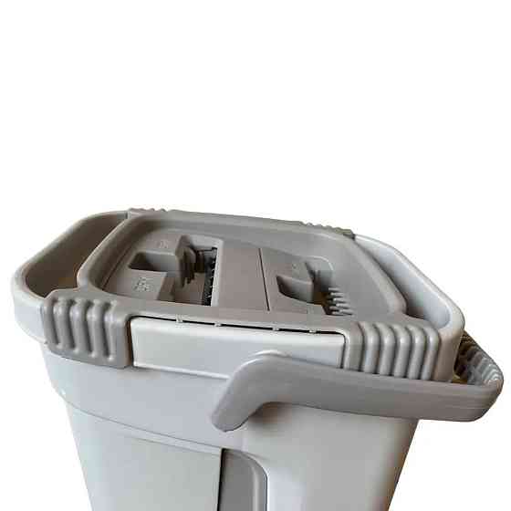 Швабра с отжимающим ведром 12 литров R1 швабра лентяйка с ведром Одесса