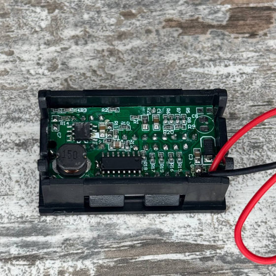 Индикатор заряда аккумулятора с вольтметром 12В и 2 USB, цифровой тестер для авто и мото Киев