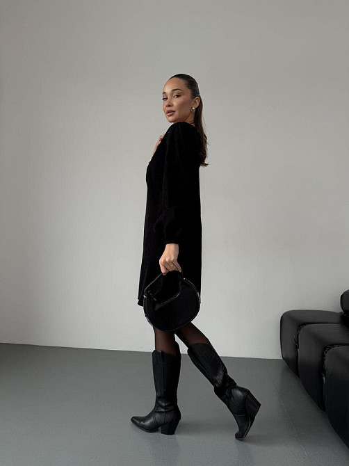 Женское базовое платье свободного кроя с объемными рукавчиками микровельвет Черный, 42/44 Одесса - изображение 6